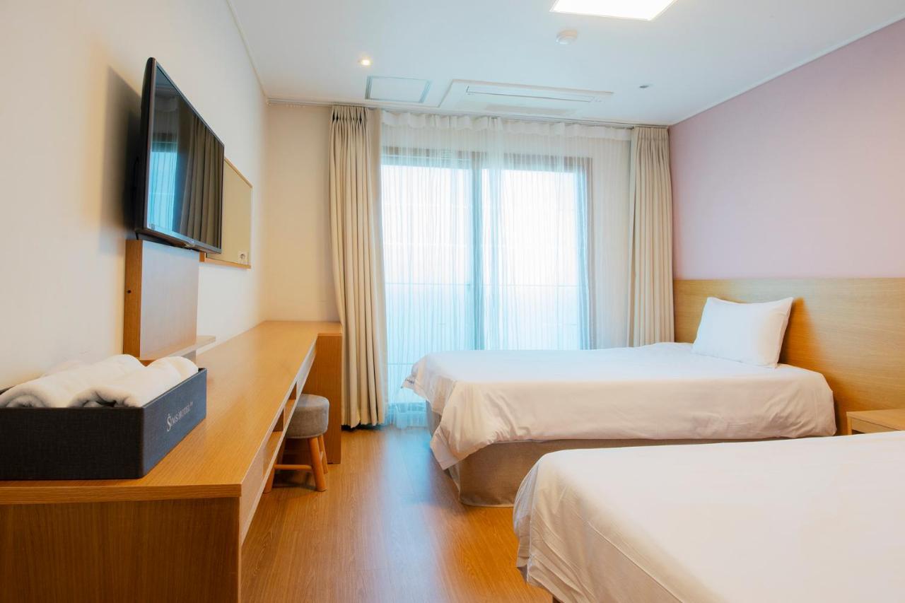Sims Hotel Чеджудо Экстерьер фото